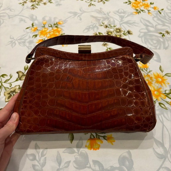 Elegant Brown Crocodile Leather Handbag - Picture 3 of 11